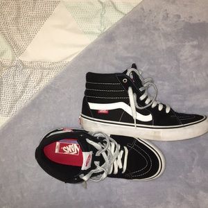 Men’s 9.5 black Vans